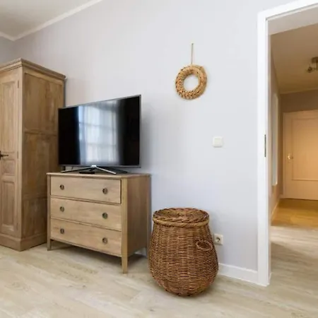 Brunnenstrasse, App 1 Apartment *