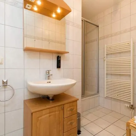 Brunnenstrasse, App 1